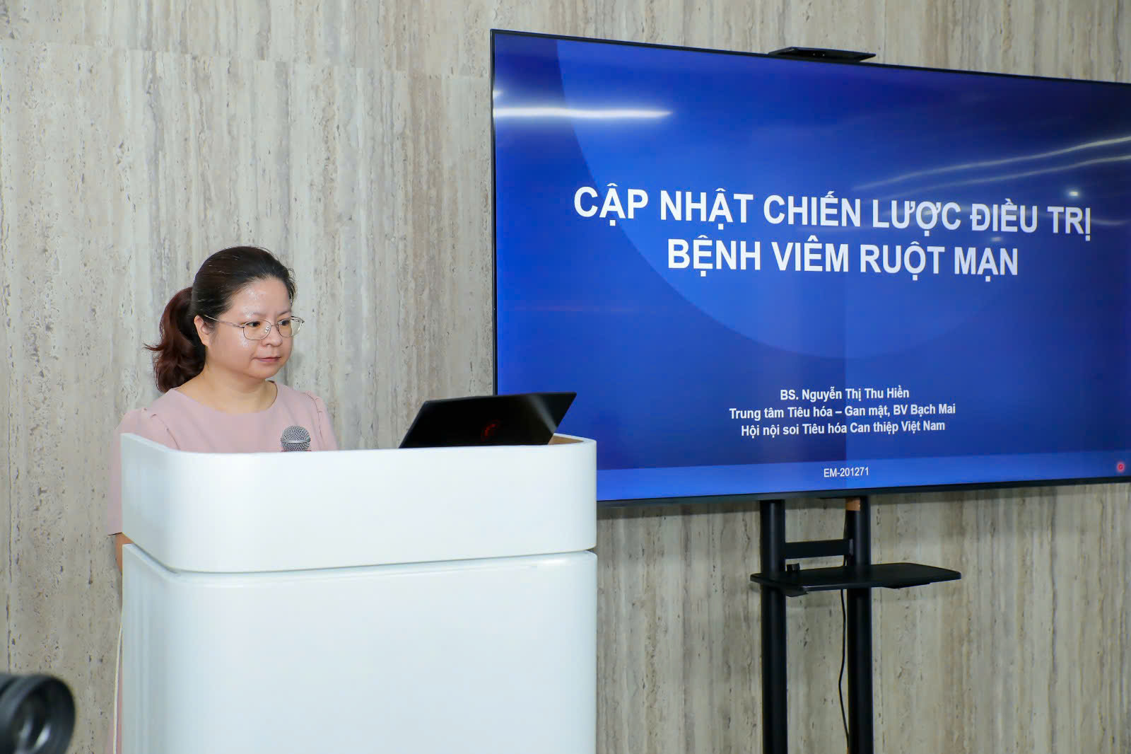 [Ảnh BSCKII. Nguyễn Thị Thu Hiền trình bày]